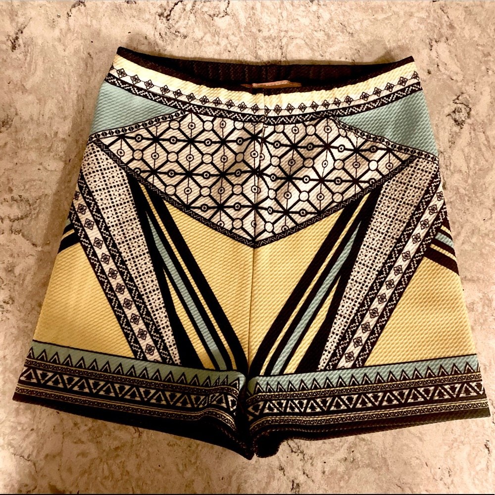 High Waisted Patterned Shorts, size XS